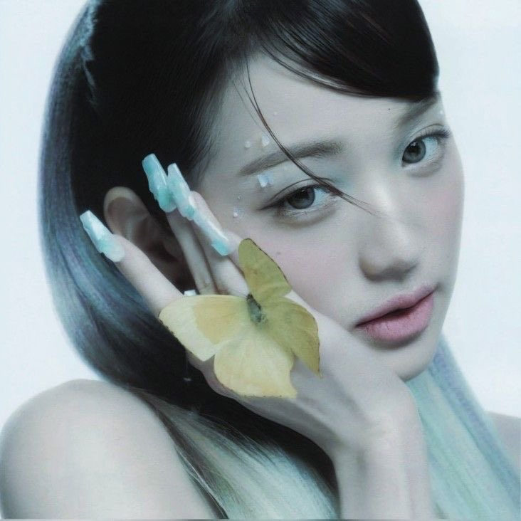 m 𝜗𝜚 tweet media