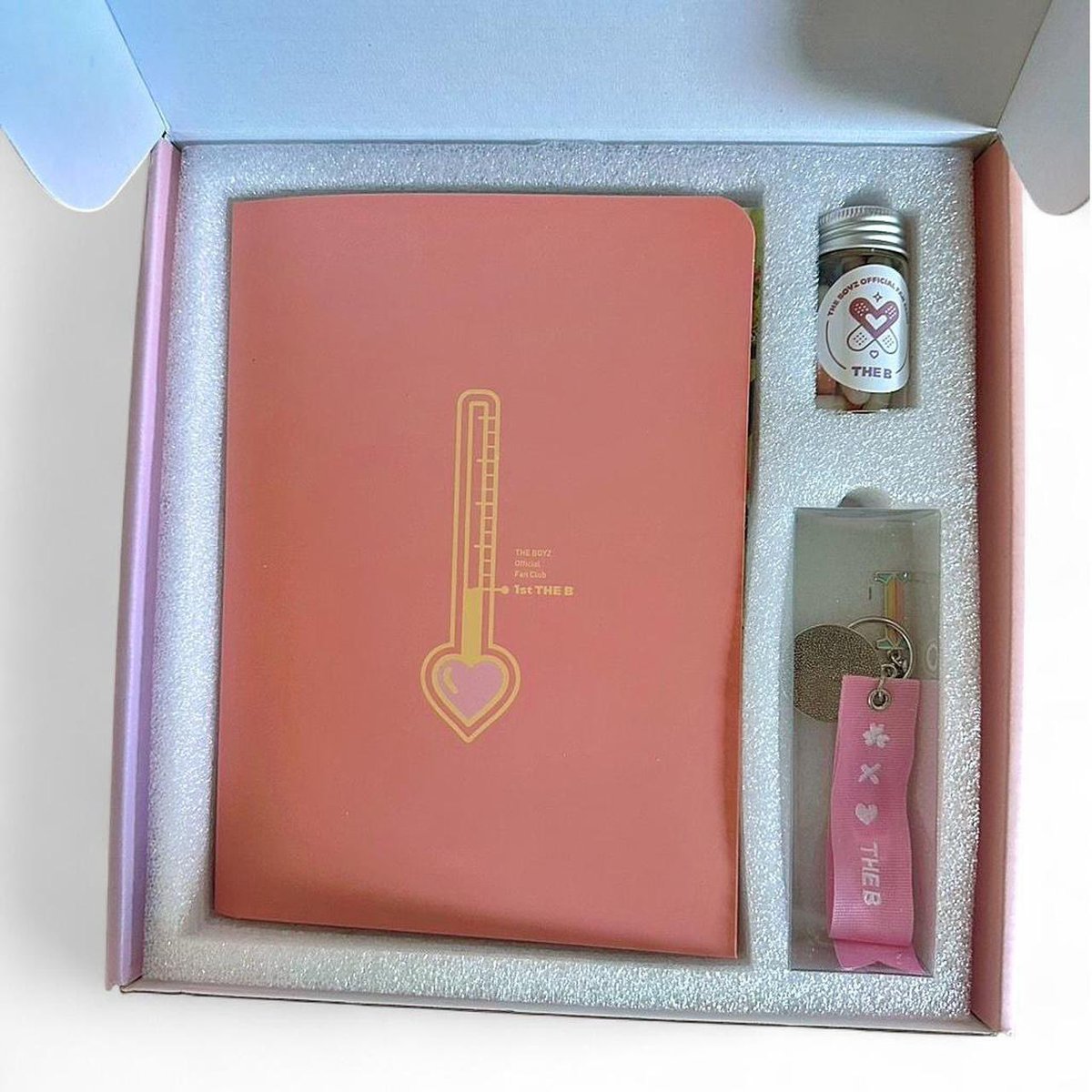 Hooniebread's tweet photo. WTS - RARE, The Boyz 1st Generation Deobis Official Membership Fan Special Kit Opened, everything from the kit included except the membership card 
#TheBoyz #Kpop #WTS #Deobis 

DM if interested https://t.co/1TszaBOiuV