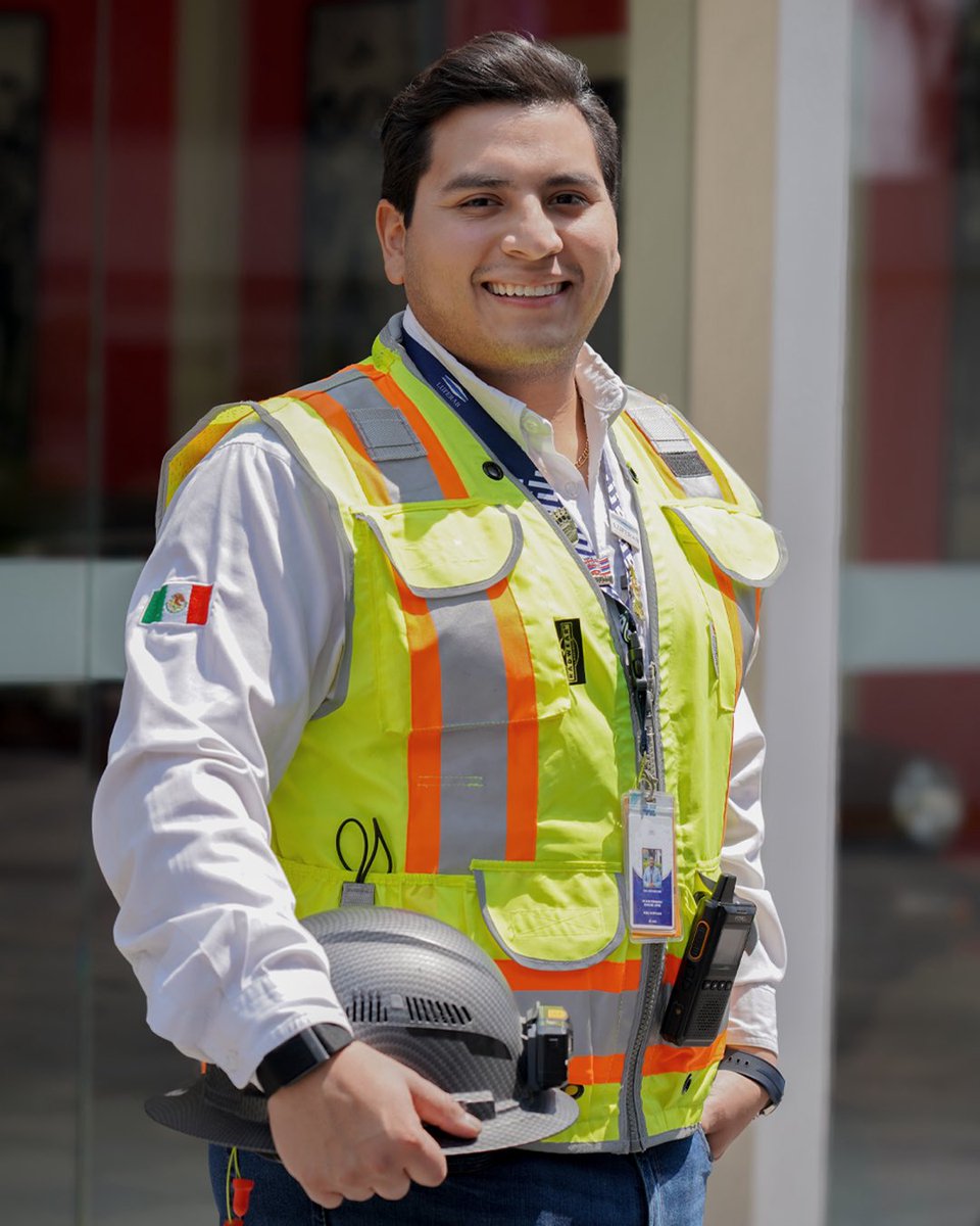 md_sanchezl's tweet photo. Como CEO, el liderar significa estar presente en cada etapa. Hoy en la obra, revisando personalmente que todo cumpla con los más altos estándares de seguridad y calidad. 👷🏻‍♂️💪🏻😎
#Ceo #luferab #liderazgo #gestionenobra https://t.co/WbogwlenYw