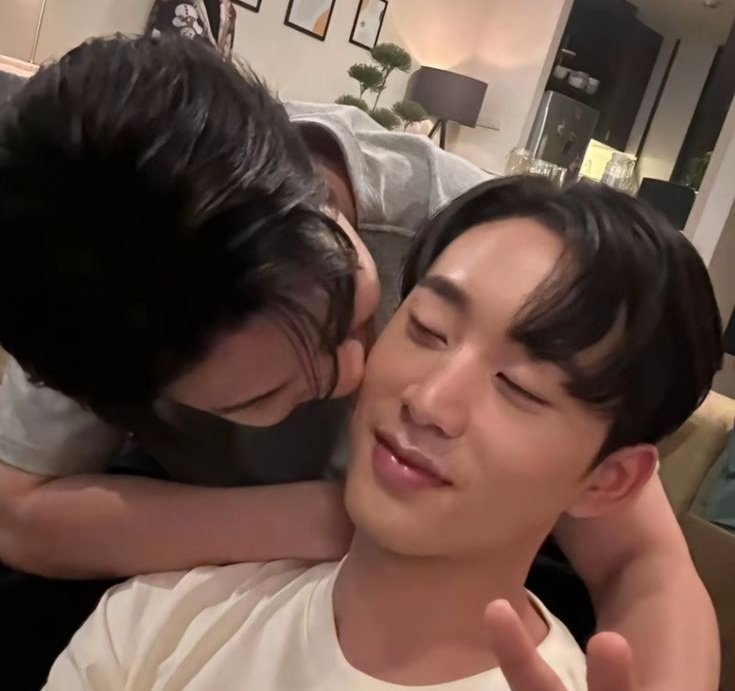 Dee⁷ 🪭🥂🍓 tweet media