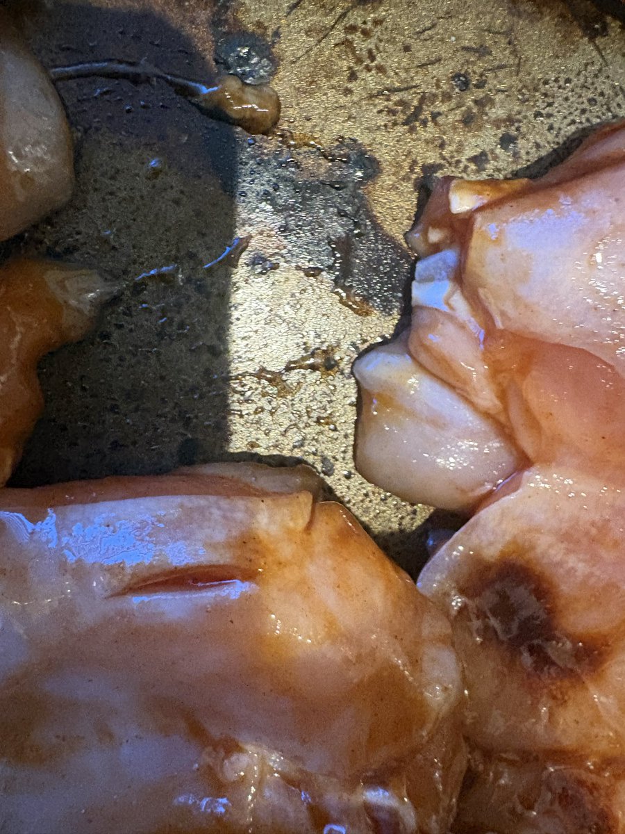 sidsidsam's tweet photo. @AldiUK I know the quality of your meat isn’t premium but this is inedible. Every bit of meat has got multiple strains of sinew running through it and short of butchering the whole thing, I can’t remove it. Disgusting to sell this to customers. Can’t give this to my family. https://t.co/ZGYpYwjcZt