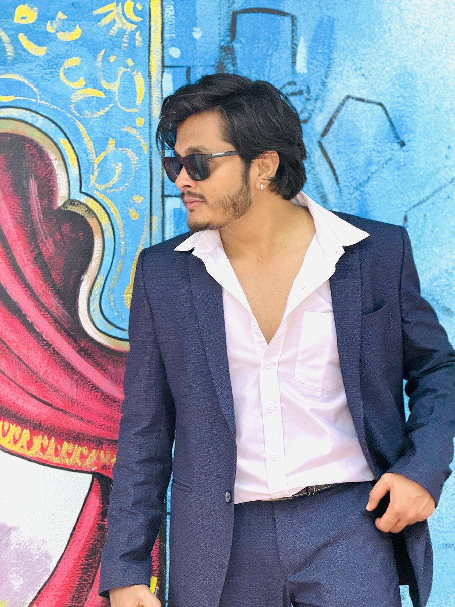 marathikirann's tweet image. Formal outside,unstoppable inside🚀💪

#Formals #meninblue