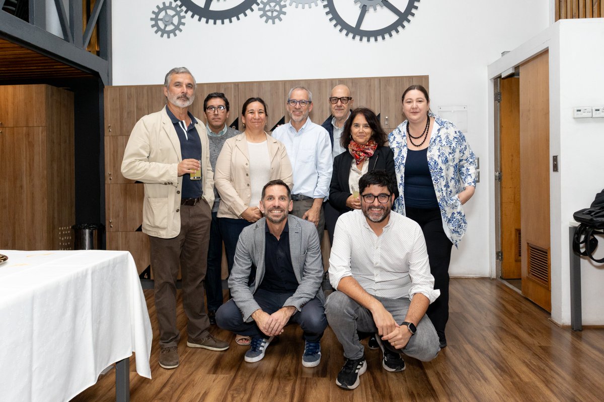 fcomuc's tweet photo. El viernes pasado, los estudiantes del Magíster en Comunicación Estratégica, junto al jefe del programa, Daniel Halpern, iniciaron su experiencia con una actividad de bienvenida enfocada en conocer casos reales de la industria. https://t.co/Zki0LQ1KrS