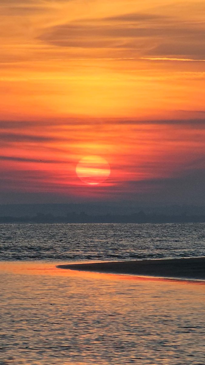 ThisIsIreland3's tweet image. Dawn of a new day.. Bèal strand 🌅🔥

📍County Kerry - Ireland 🇮🇪 

📸 Ita Hannon 

#Kerry #Ireland #Dawn #Béalstrand #Sunrise #Wildatlanticway