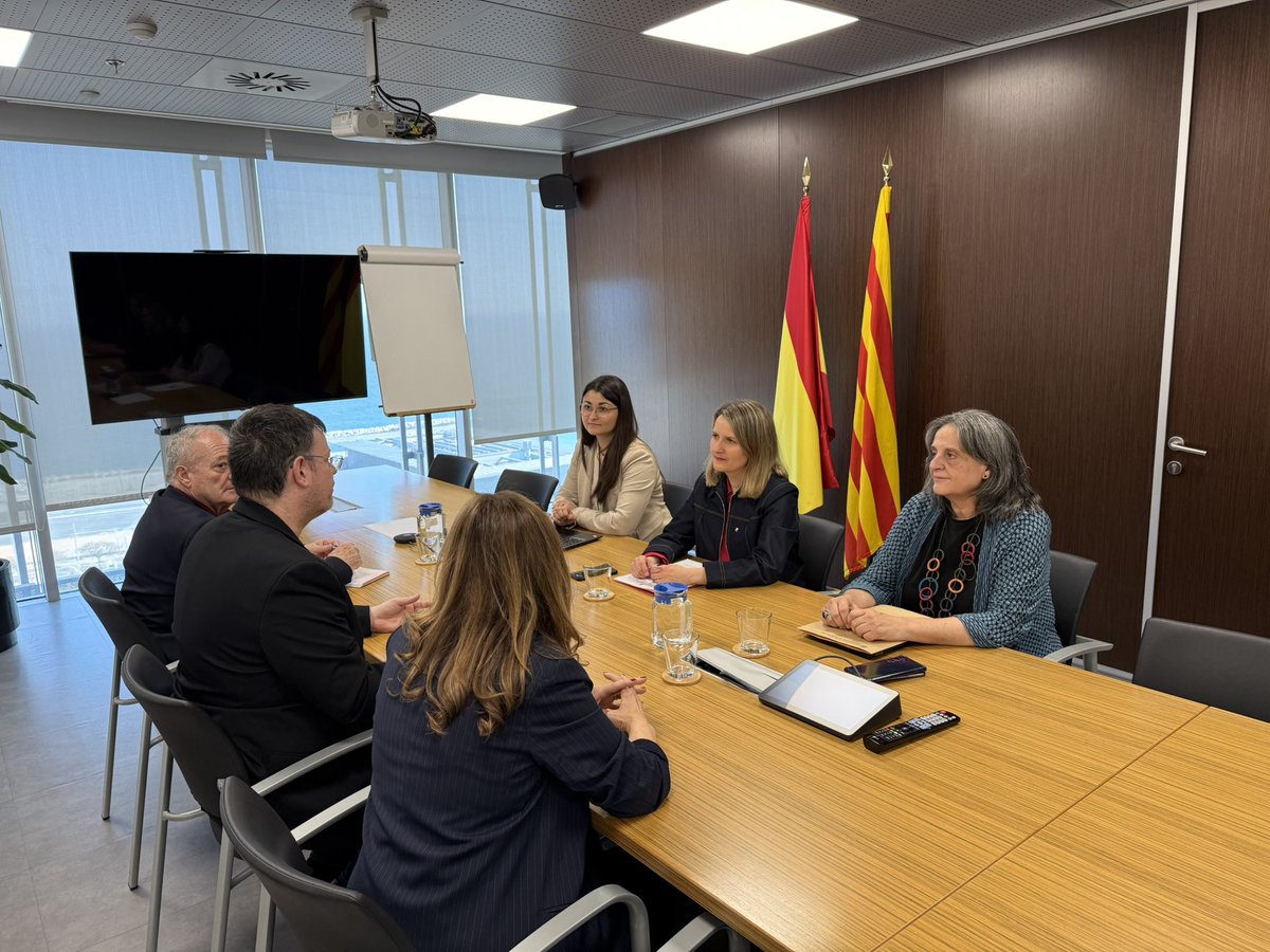 monicambravo's tweet photo. 🩸 Avui m’he reunit amb la @FCDSang per conèixer la seva tasca i abordar el paper clau del voluntariat en la promoció de la donació de sang.

👉 Treballem per reforçar el reconeixement institucional i obrir vies de col·laboració en aquest àmbit. https://t.co/EjwotagxJo