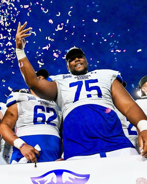 official_bigCW's tweet photo. Thank you to my teammates, Coaches and family for helping me earn an offer from The University of Georgia State 

@CoachCasey_ https://t.co/AdMAW09SDa