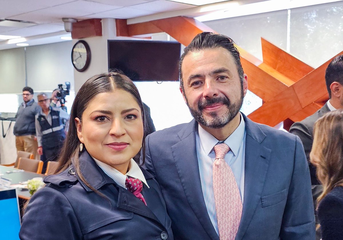 RiveraVivanco_'s tweet photo. Como secretaria de la Comisión de Transparencia y Anticorrupción, asistí a reunión de trabajo con el titular de la @ASF_Mexico  Aureliano Hernández. 
Vienen cambios de fondo:
✅ Plan de 100 días con austeridad total.
✅ Recorte a sueldos de altos mandos. ✂️💰
✅ Vigilancia en tiempo real con nueva tecnología. 💻🚀
✅ ¡Lupa especial a municipios pequeños que antes no se auditaban! 🔍
