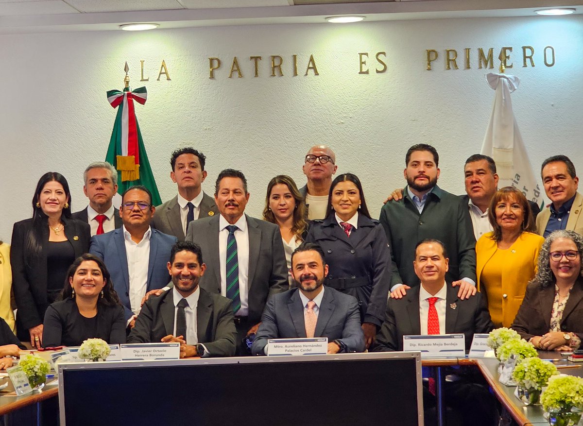 RiveraVivanco_'s tweet photo. Como secretaria de la Comisión de Transparencia y Anticorrupción, asistí a reunión de trabajo con el titular de la @ASF_Mexico  Aureliano Hernández. 
Vienen cambios de fondo:
✅ Plan de 100 días con austeridad total.
✅ Recorte a sueldos de altos mandos. ✂️💰
✅ Vigilancia en tiempo real con nueva tecnología. 💻🚀
✅ ¡Lupa especial a municipios pequeños que antes no se auditaban! 🔍
