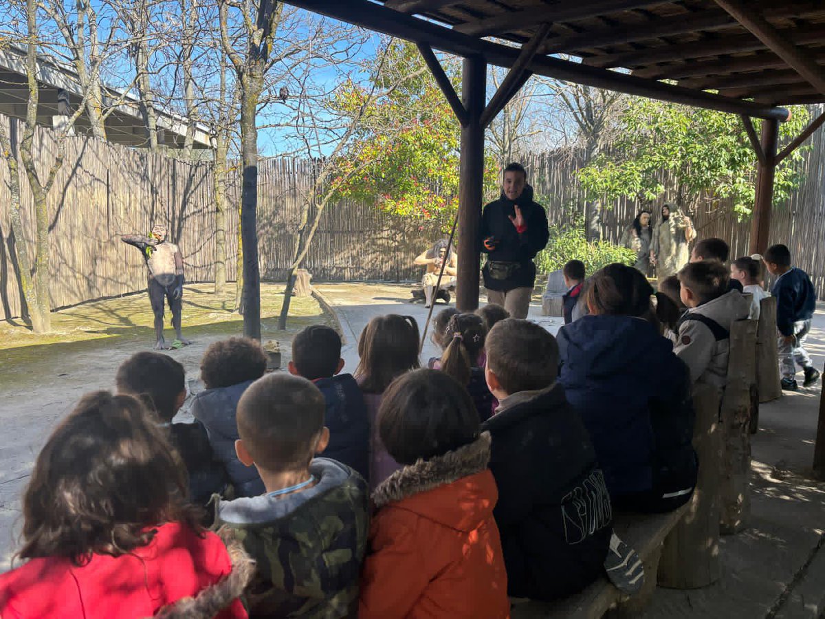 ceipcelsoemilio's tweet image. Para rematar el proyecto en el que han estado trabajando todo el trimestre, las clases de 4años visitaron Arqueopinto. Ya son unos paleontólogos y paleontólogas excepcionales. ¡Hasta les dieron su propio carnet! #prehistoria #abp #excursionesmolonas #aprendenysedivierten💫