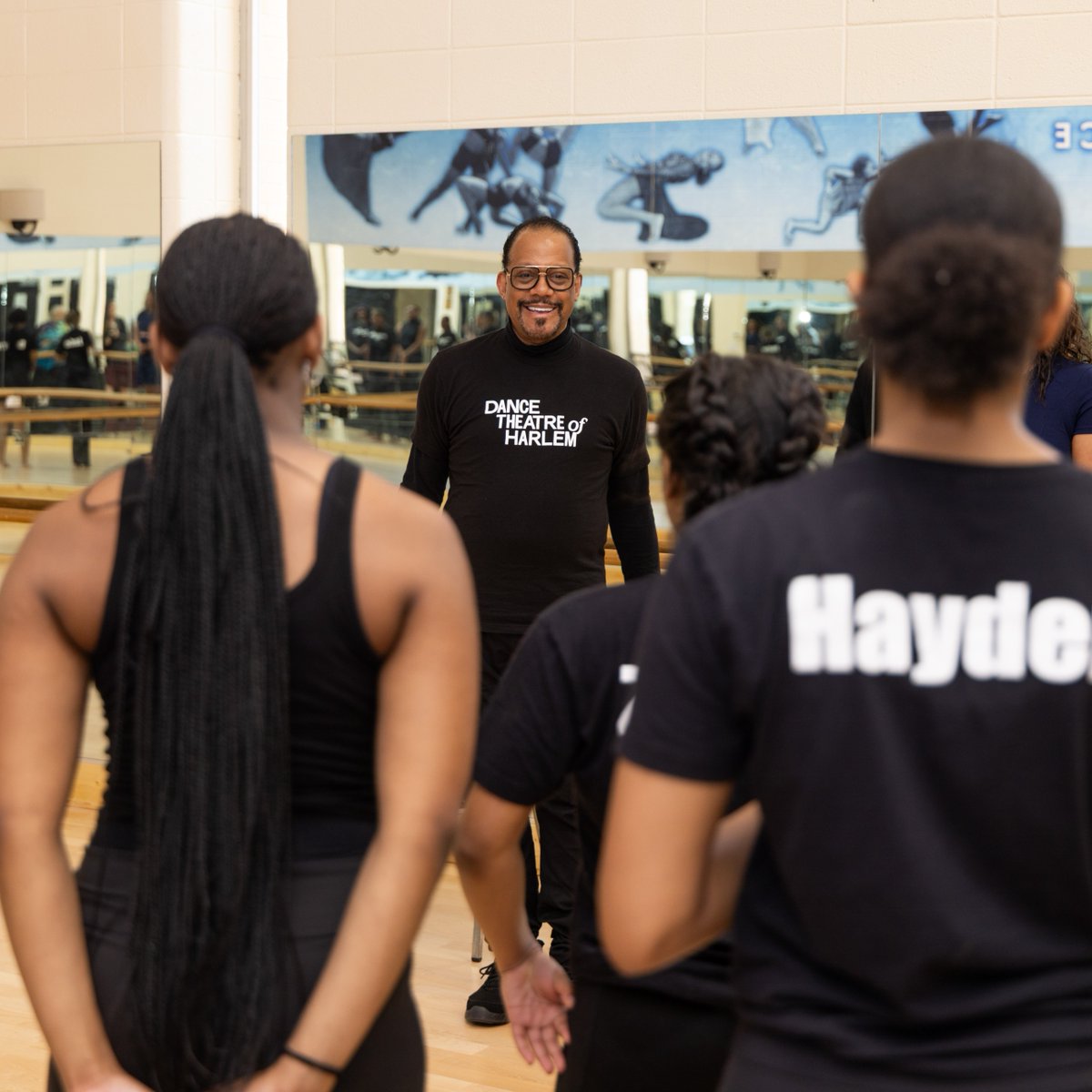 _HamptonU's tweet image. Some rooms just carry a different kind of energy 💙⚓️🩰

The @hampton_terps had the incredible opportunity to learn in a master class with @DTHballet artistic director Robert Garland!

Thank you for sharing your excellence with us!

#OneHampton #HBCU #HamptonTerps