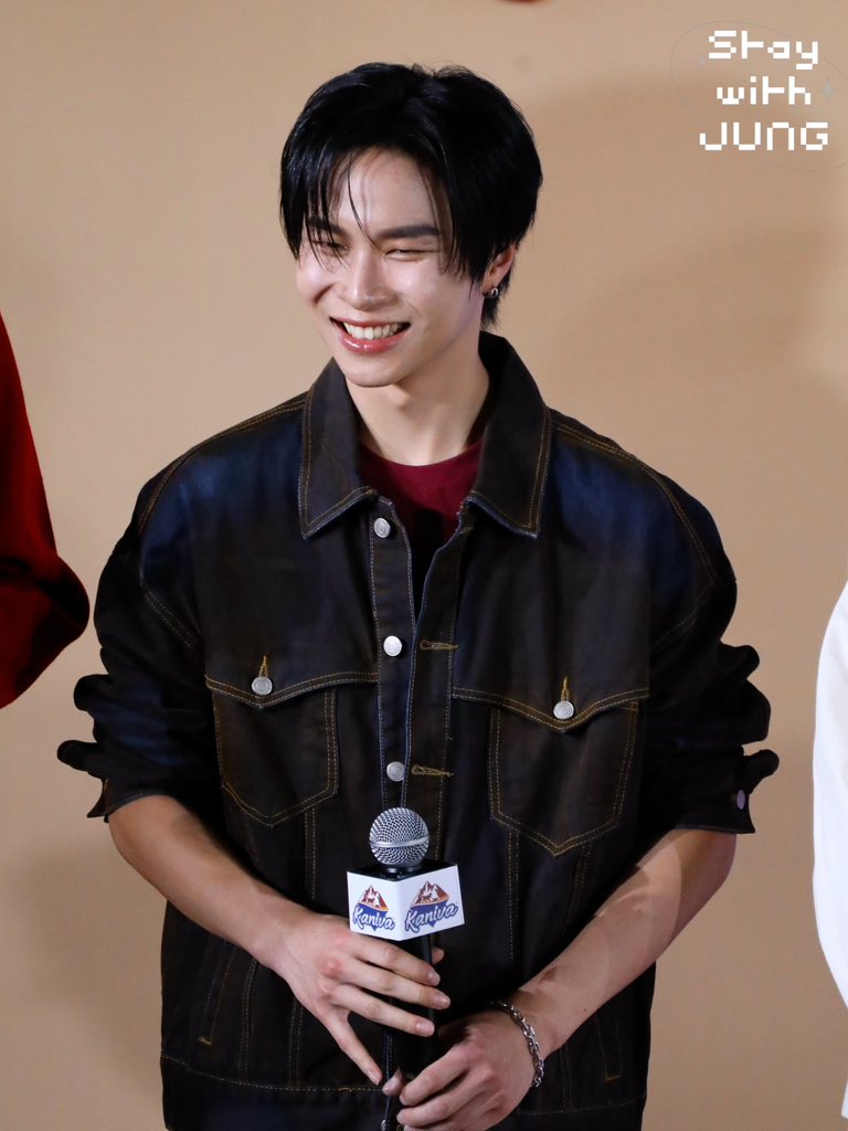 หล่อมากคับเฮียธีร์🫣

#JUNGT
#KANIVAxBUS
#BUSbecauseofyouishine