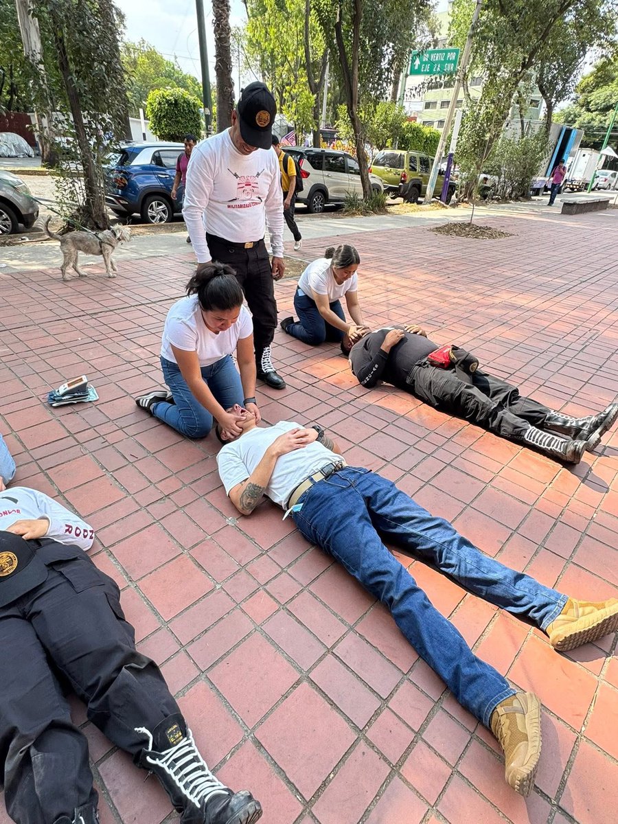 Rescate_Condor's tweet photo. Actividades del Curso institucional de Primeros Auxilios Avanzados, para los elementos del escalafón básico de adiestramiento.
#CóndorCercaDeTi
#voluntarios
#pormexico
#ProtecciónCivil
#rescate https://t.co/1sIjOGIxzO