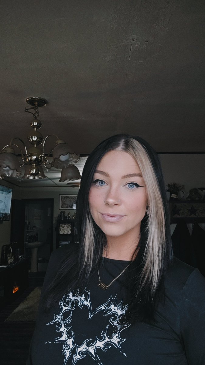 taylorsaurxoxo tweet media