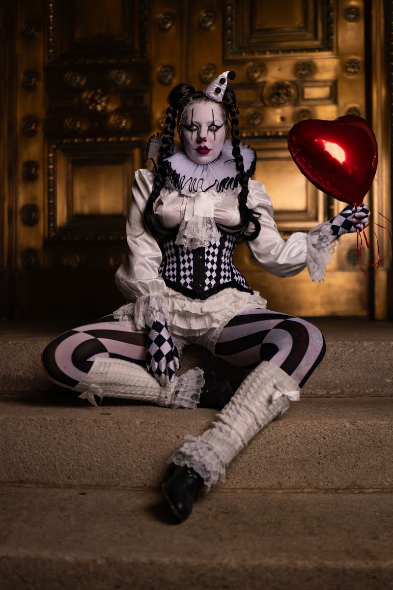 DoubleStarSnap's tweet image. A fun shoot from back in the fall in downtown Salt Lake City. I used an orange gel and shifted the white balance to make it white to get that blue tone for the background. Shot on my Sony A7R IV with a Westcott JF400 strobe. #sonyalpha #flashphotography #utah #halloween