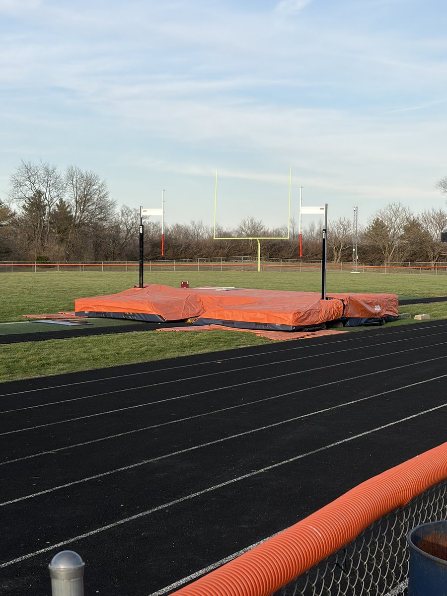 Mahomet Seymour Pole Vault tweet media