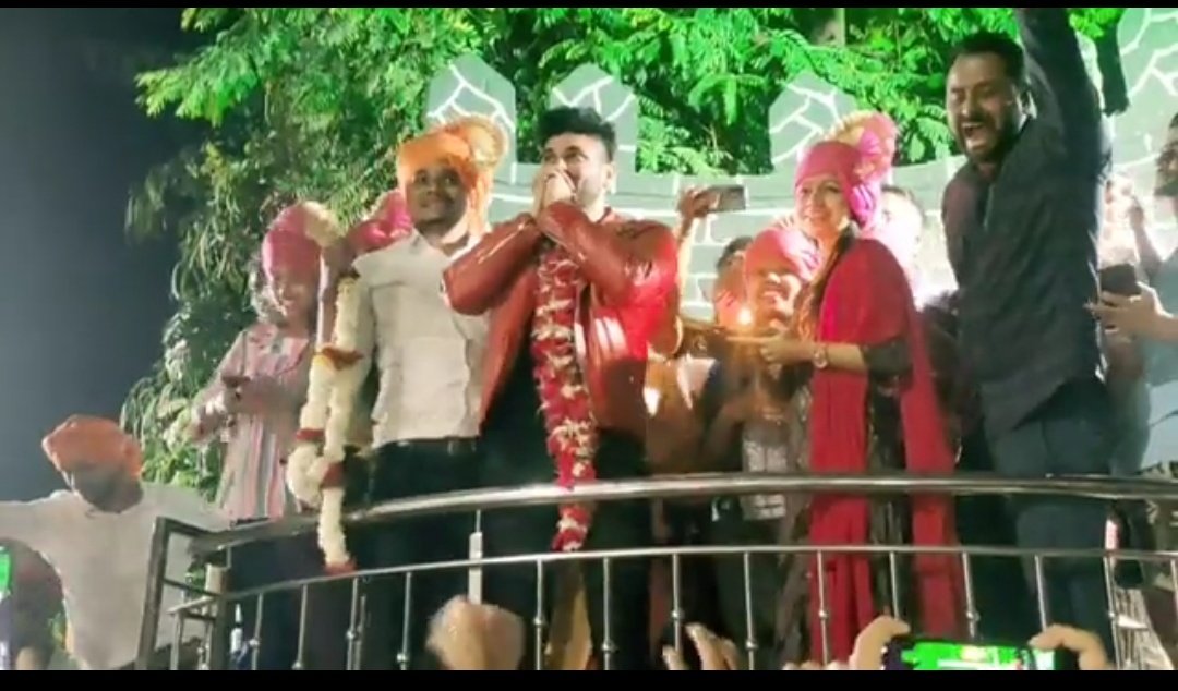 ShivThakareFC6's tweet photo. That time, he stood there without a trophy 🏆 today, he stands tall with one in his hands, stronger than ever. What never changed was the unwavering love of the people ❤️. That’s what #ShivThakare has truly earned over time not just a title, but the heart of the audience 👑🔥 https://t.co/9fBSk7wM9Y