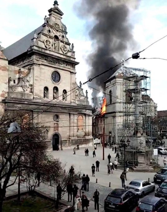 Les objectifs militaires selon la Russie :
Attaque de la vieille ville historique de Lviv. 
#lviv #russie #russia