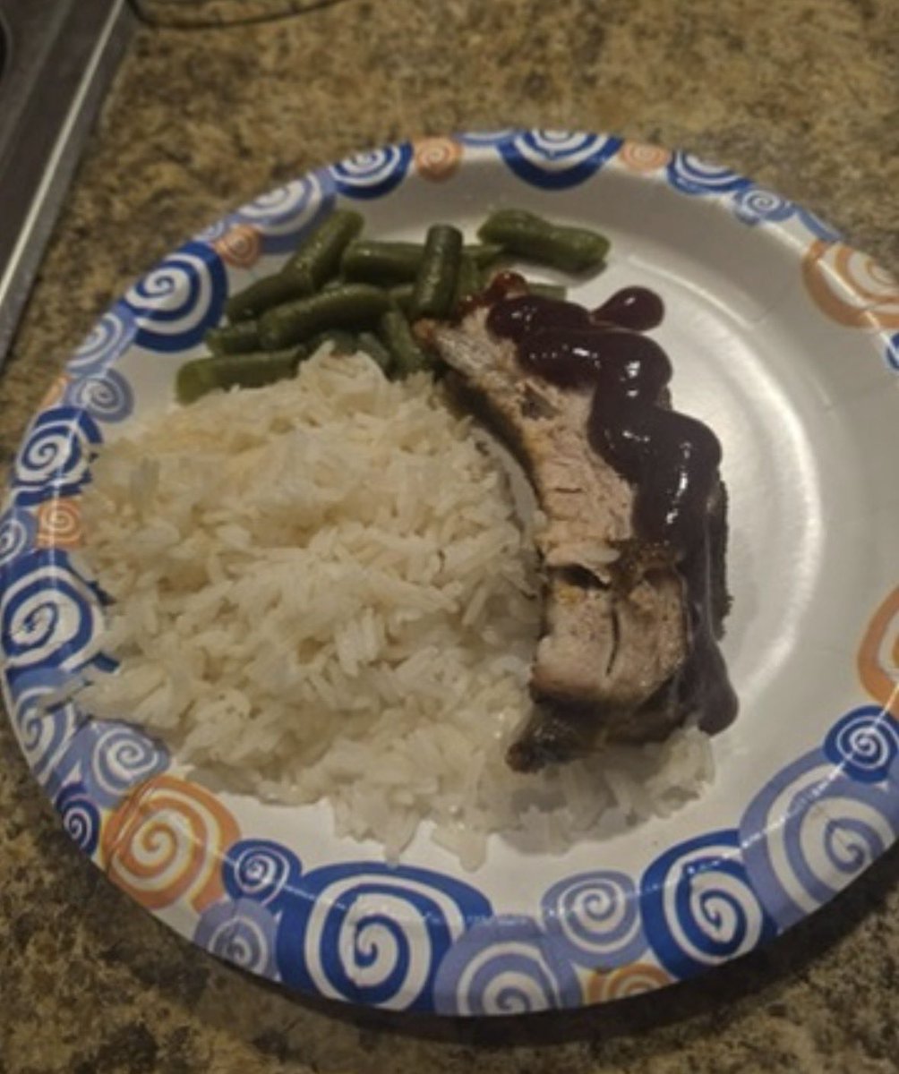 EatinErni tweet media