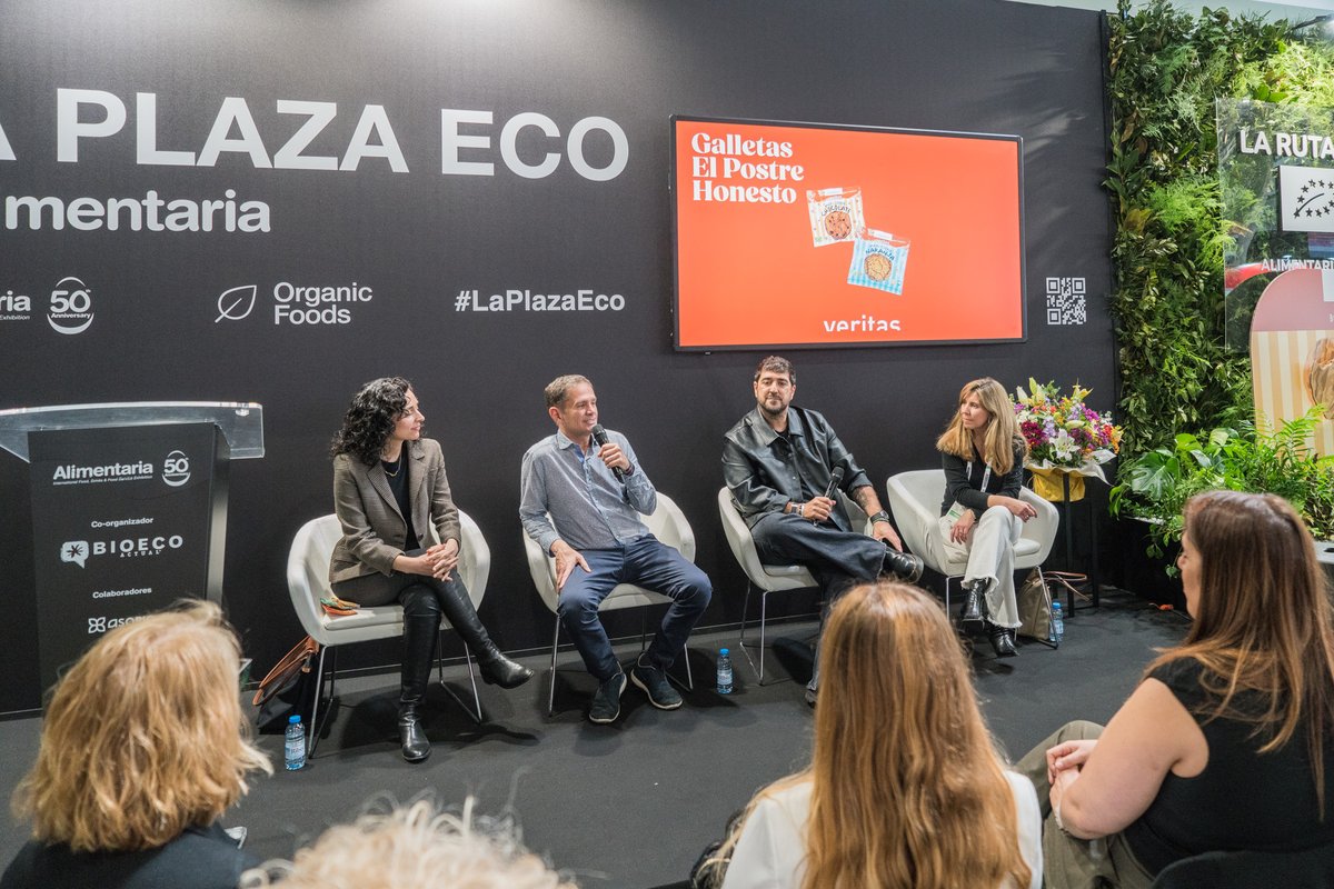 Ecoveritas's tweet photo. ¿Puede una galleta eco ser realmente honesta?
En Veritas creemos que sí.

Hoy, en la Plaza Eco de @AlimentariaBCN , hemos presentado la Galleta Honesta junto a @antoniorozco, Silvio Elías, Mariana Romero y Júlia Farré. https://t.co/vUlRzFD5A7