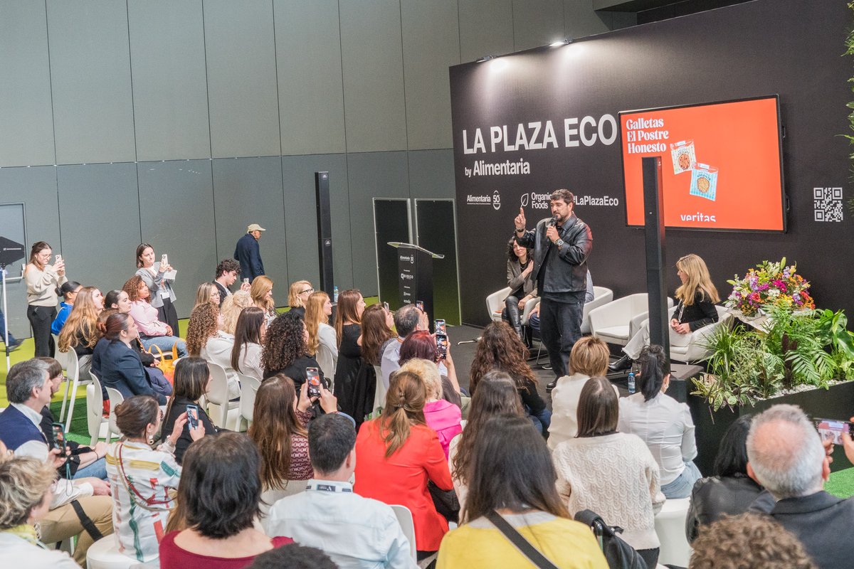 Ecoveritas's tweet photo. ¿Puede una galleta eco ser realmente honesta?
En Veritas creemos que sí.

Hoy, en la Plaza Eco de @AlimentariaBCN , hemos presentado la Galleta Honesta junto a @antoniorozco, Silvio Elías, Mariana Romero y Júlia Farré. https://t.co/vUlRzFD5A7