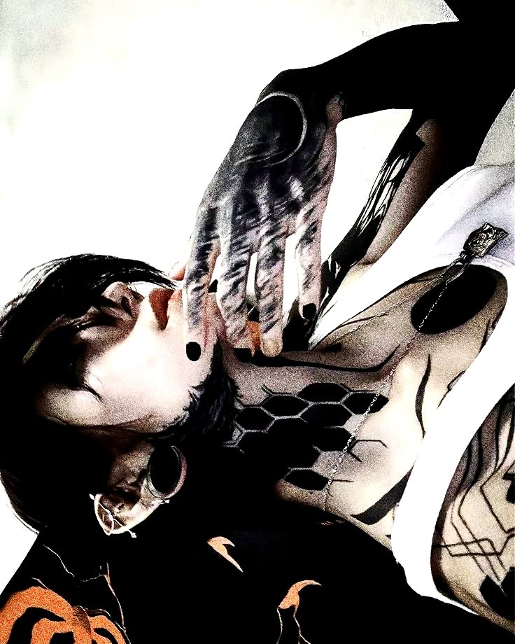 ็็็็็็็็謎の—男性 tweet media