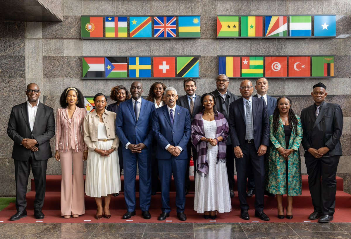 Diop_IFC's tweet photo. Des partenariats forts pour transformer l’Afrique. Excellents échanges avec Dr Sidi Ould Tah, Président de @AfDB_Group.
À travers #Mission300 et d’autres initiatives, @IFC_org et @AfDB_Group unissent leurs forces pour mobiliser des investissements à fort impact au service du continent.