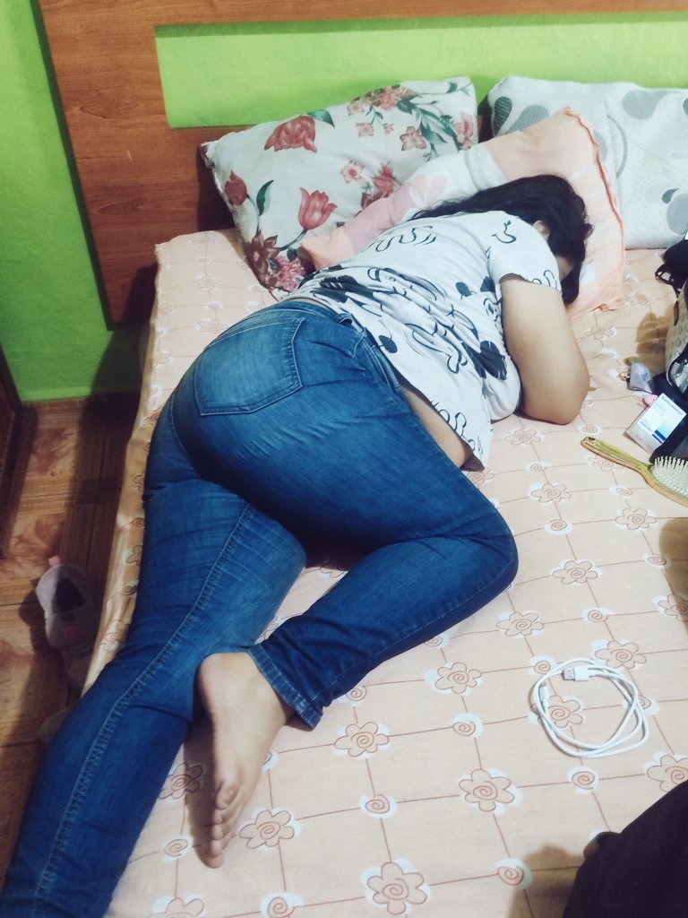 Lucky_Ecchi's tweet photo. Ya se durmió, que debería hacer amigos? https://t.co/wcUra0HjRI