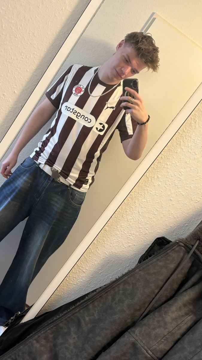 nik aus e/hh :) tweet media