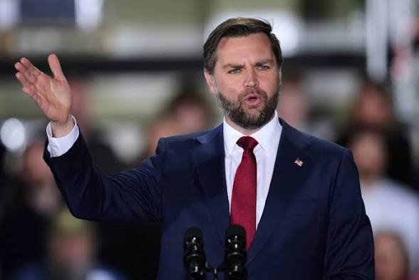 statsphere_'s tweet photo. BREAKING🚨 : JD Vance heading towards Pakistan for peace talks with Iran. https://t.co/n8dWVqUM8X