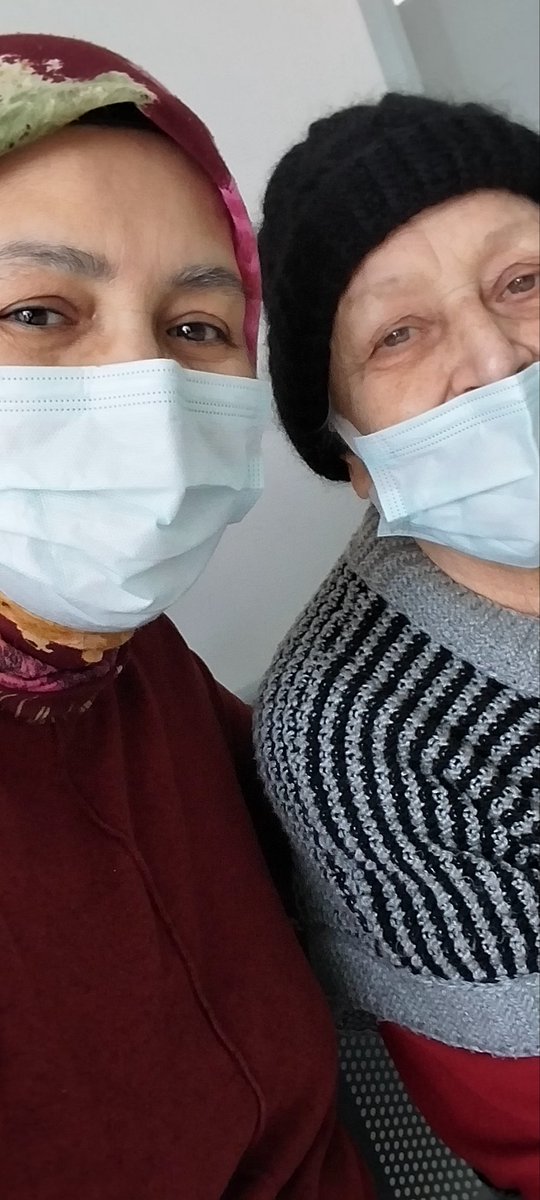 HaticeAlp1201's tweet photo. Kemoterapide kadar arkadaşı gulay teyze ile https://t.co/li1z4v0hVh
