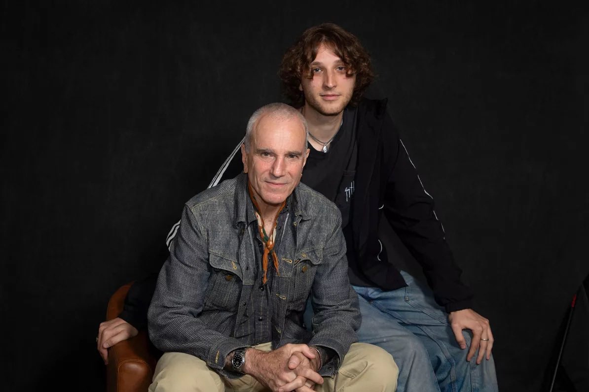 Delcroixx's tweet image. CINÉMA - Notre critique d’#AnemoneLesracinesdumensonge : tout le prix du silence entre deux frères irlandais
lefigaro.fr/cinema/notre-c… via @Figaro_Culture #DanielDayLewis