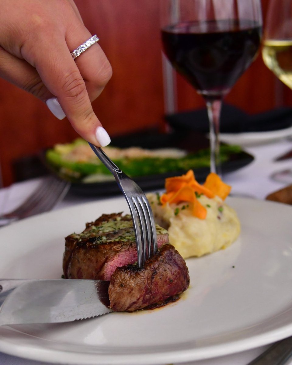 Chart House tweet media