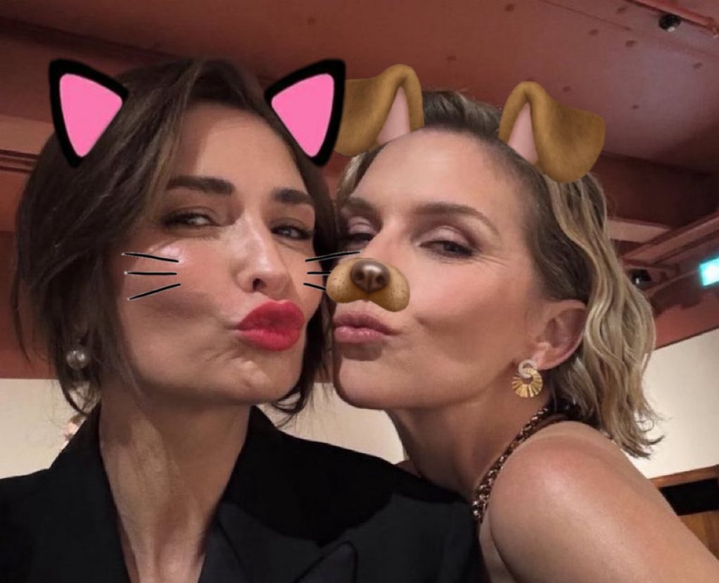 robyn 👠 tweet media