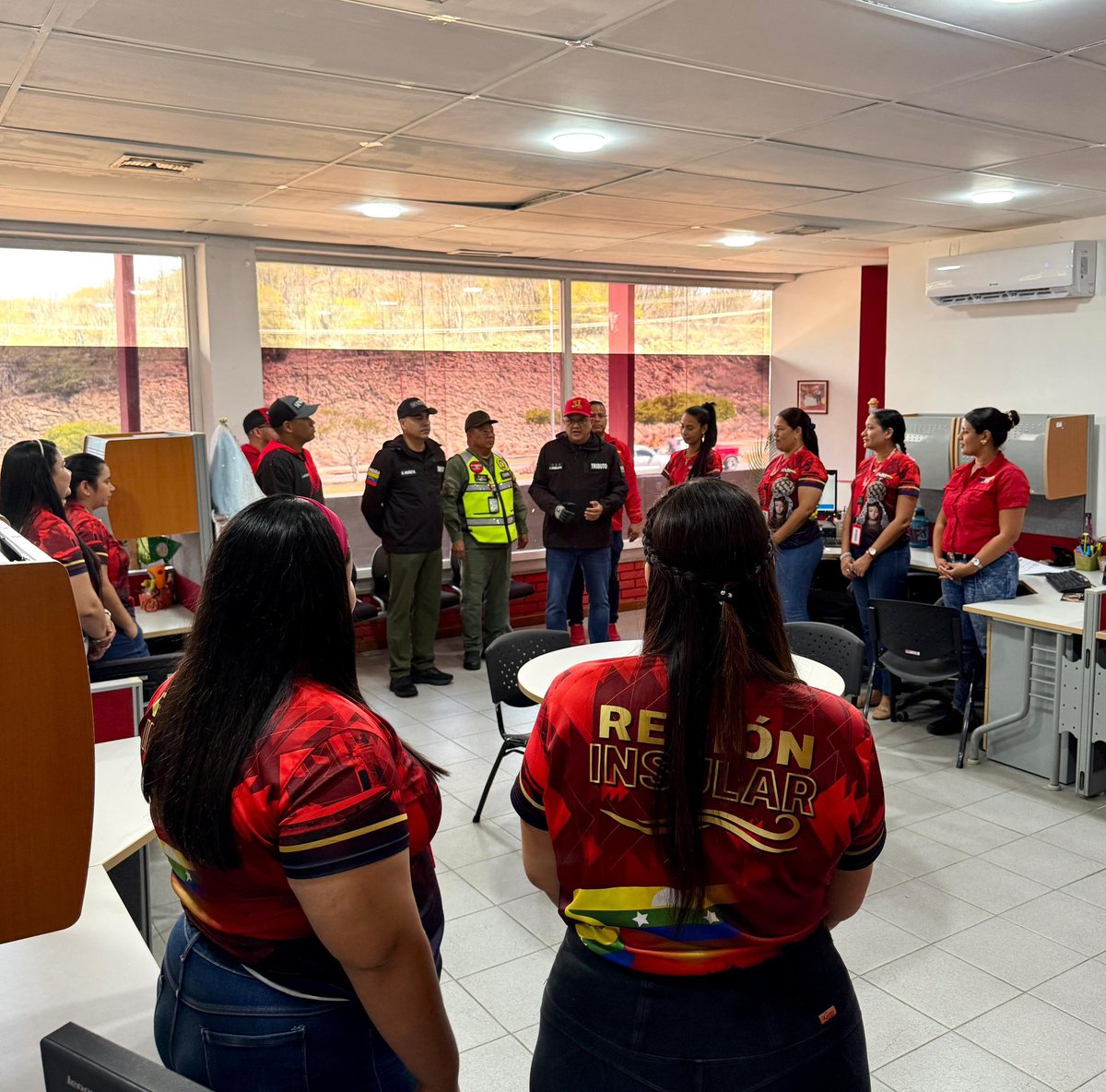 SENIAT_Oficial's tweet photo. Durante la jornada pudimos constatar que los procesos se desarrollan de manera adecuada, garantizando una atención organizada y eficiente para todos los contribuyentes de la entidad. https://t.co/5naOTr9kLK