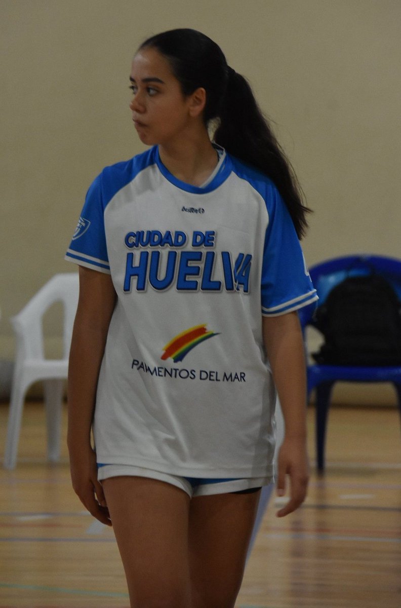 Queremos desearle a nuestra jugadora Alba una pronta recuperación tras la intervención quirúrgica a la que se ha sometido hoy para tratar una lesión.

¡Mucho ánimo!

Tus compañeras de equipo y ésta tu familia del baloncesto te esperan pronto por las pistas,😘

#CanteraCDH
💙🤍💙
