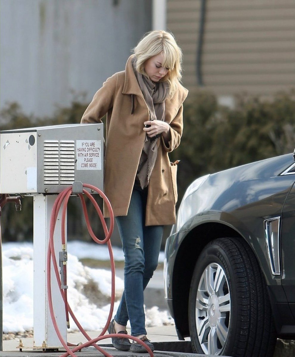 emma stone throwbacks| fan account tweet media