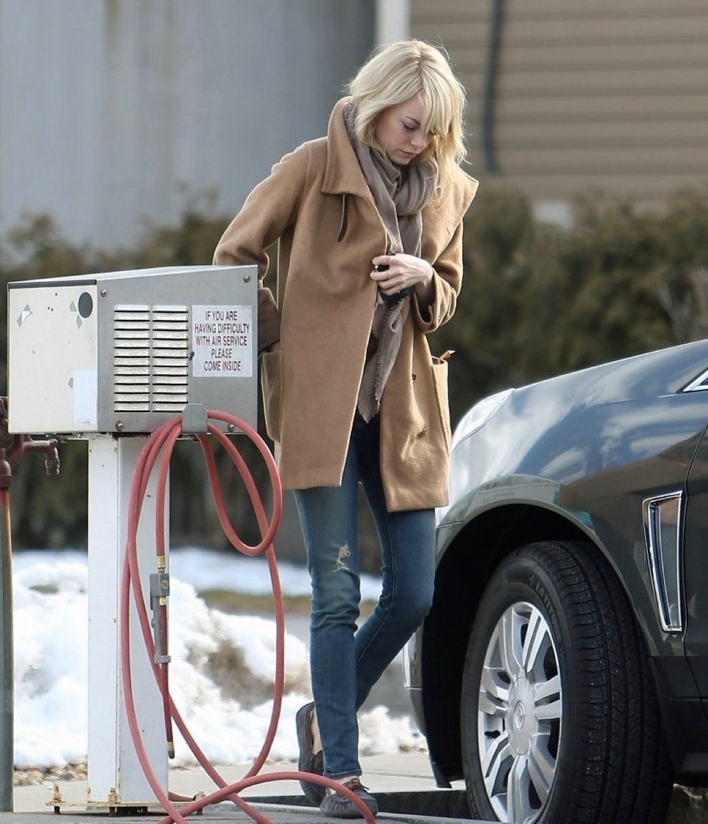 emma stone throwbacks| fan account tweet media