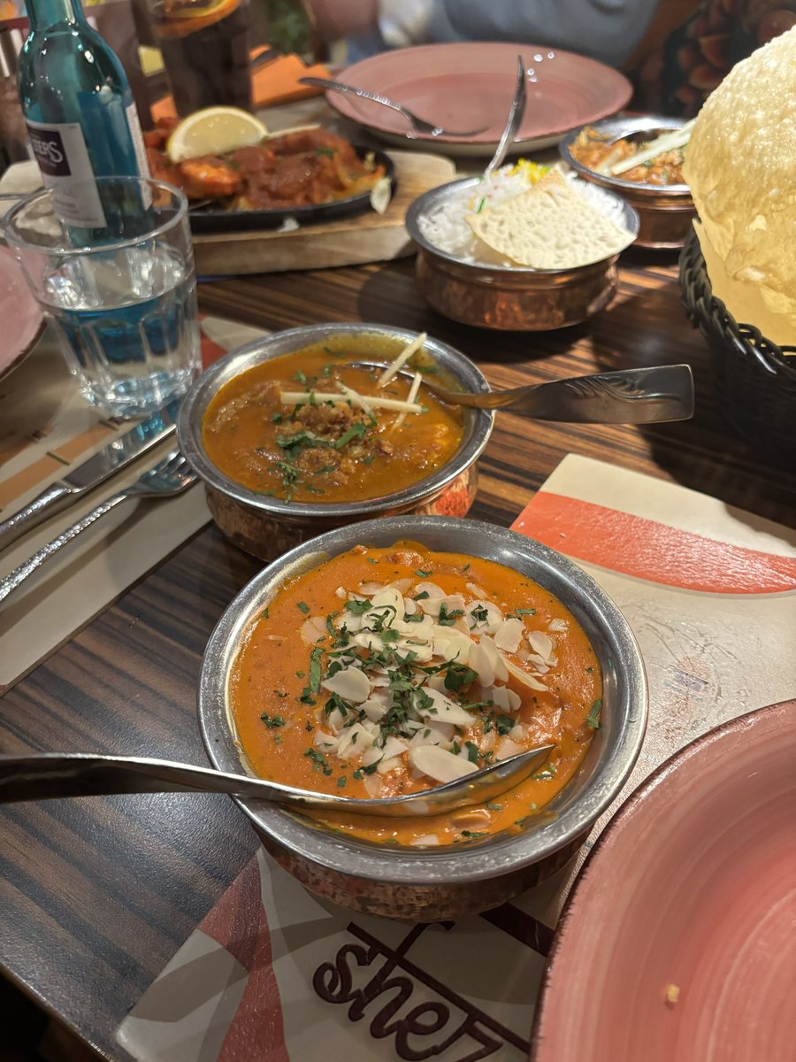 ainsley 🍋 tweet media