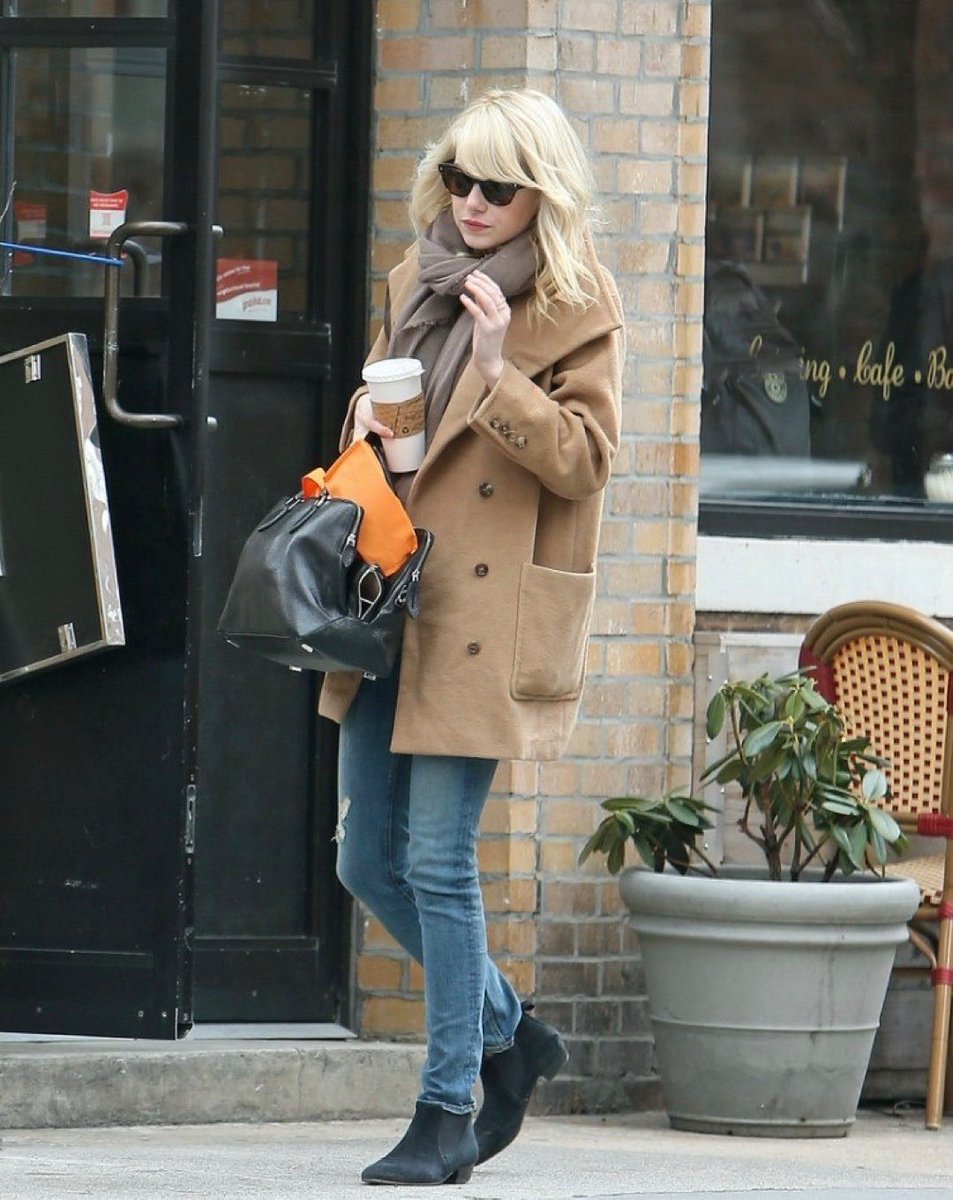 emma stone throwbacks| fan account tweet media