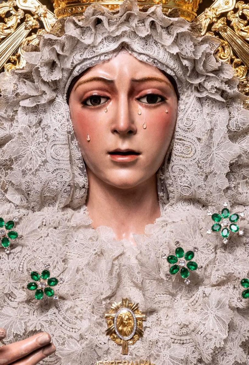 “La Semana Santa se resume en la cara de la MACARENA”
Paco Robles