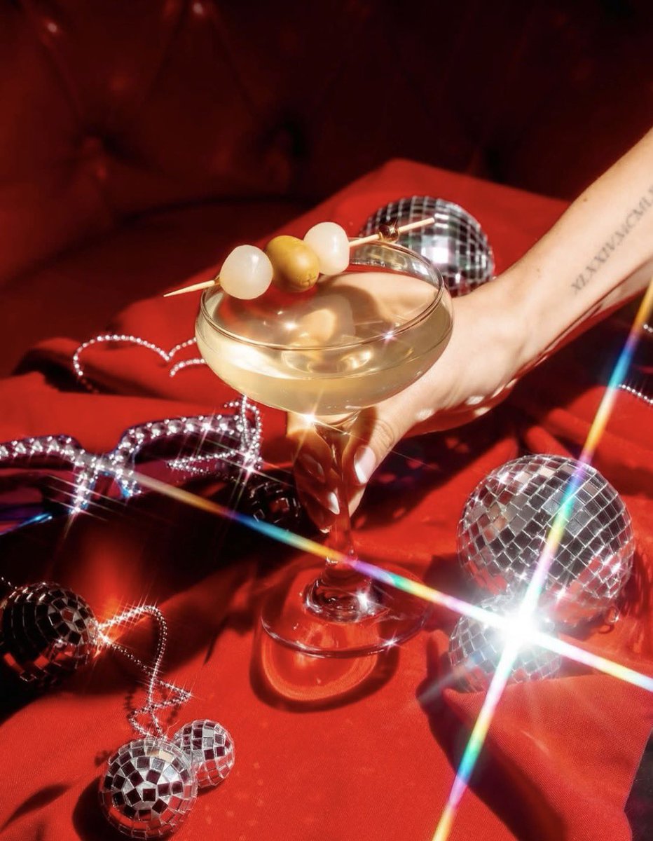 TimesSquareNYC's tweet image. It’s cocktail o’clock! 🍹Celebrate National Cocktail Day at Happy Hour in #TimesSquare! 🌟

@HavanaCentral 
Lady Blue NYC
Nothing Really Matters Bar 
@HavenRooftop 
@RumHouseNY 
@pinktaco 
Amor Loco
Disco Sally’s