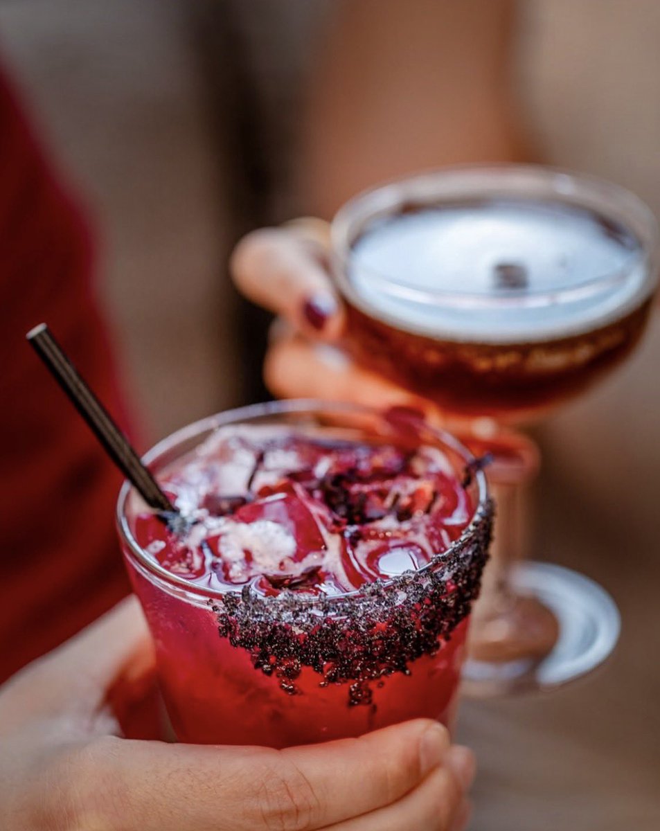 TimesSquareNYC's tweet image. It’s cocktail o’clock! 🍹Celebrate National Cocktail Day at Happy Hour in #TimesSquare! 🌟

@HavanaCentral 
Lady Blue NYC
Nothing Really Matters Bar 
@HavenRooftop 
@RumHouseNY 
@pinktaco 
Amor Loco
Disco Sally’s