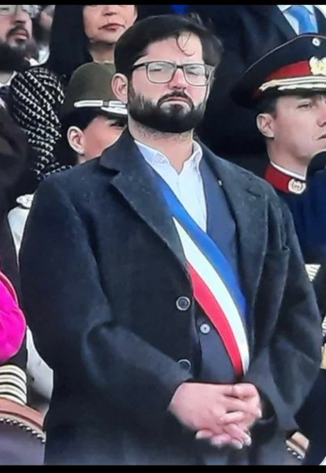 Andino488's tweet photo. Que les quede claro a los Chilenos que aman su Patria.. No fue Kast quién dejó al País hecho pedazos.. Fue Boric quién despedazó y se robó las Arcas Fiscales.. Y hoy estamos pagando el festín que se dieron.. https://t.co/20OujvHuZU