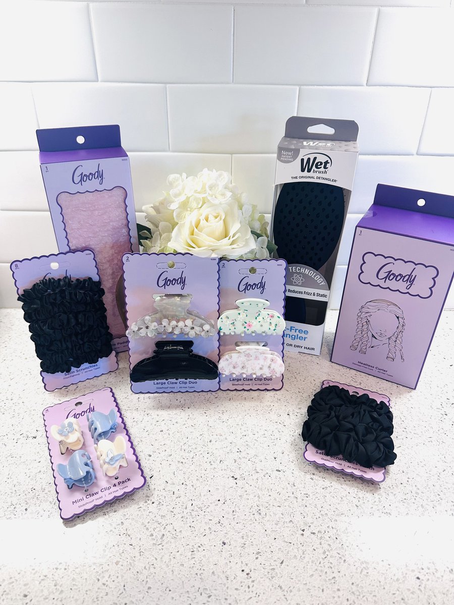 jsismee's tweet image. Spring hair glow-up you didn’t know you needed 🌸✨

Heatless curls, frizz-free shine, &amp;amp; the CUTEST accessories that actually work 💁‍♀️💕

This routine = healthier, shinier hair with ZERO damage 🙌

I linked everything 👇
tinyurl.com/35kfn97e

#haircare #springhair #beautytips