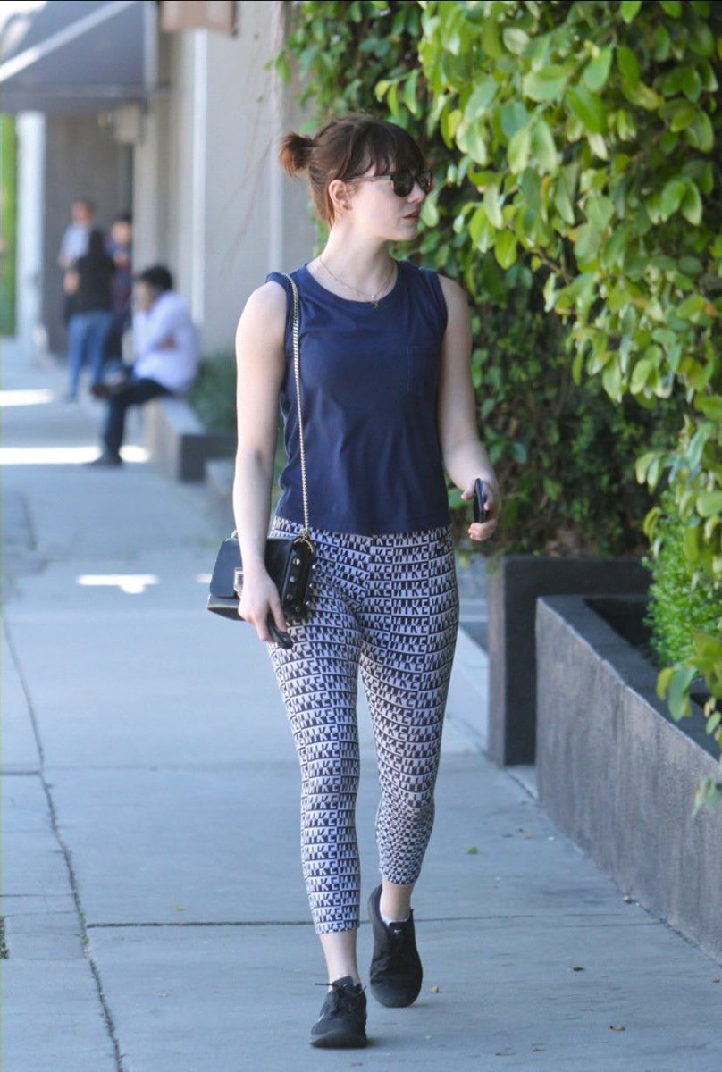 emma stone throwbacks| fan account tweet media