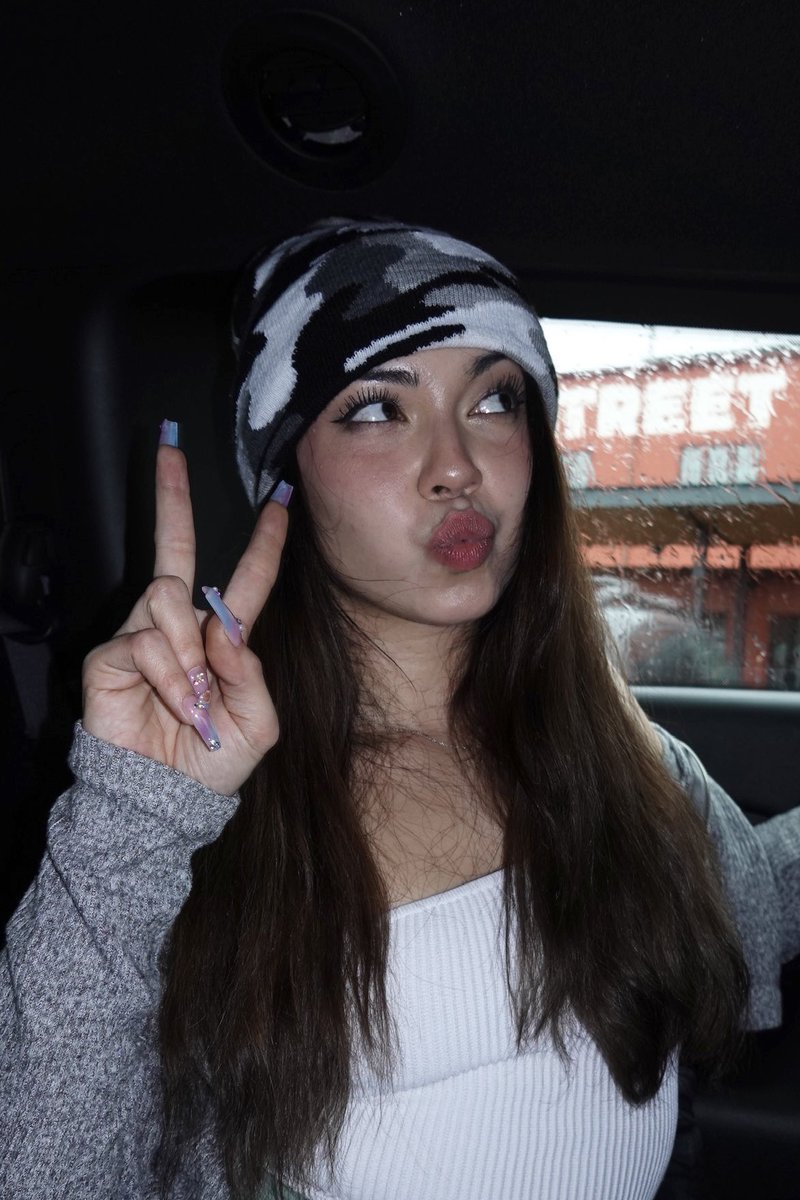 Kala 👽 tweet media