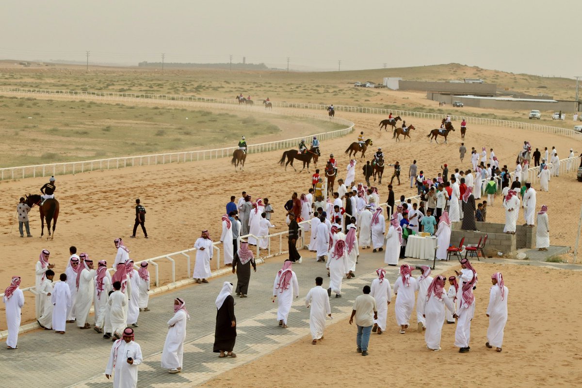 DHMSHE9's tweet photo. برعاية وحضور سعادة محافظ البدائع أ/حسون بن صالح الحسون وسعادة رئيس البلدية م/ماجد بن محمد السالم وعدد من مدراء الدوائر الحكومية و رجال الاعمال أقيم حفل سباق الخيل وسط حضور كبير وتنظيم مميز . https://t.co/ZV5kgqMAyH