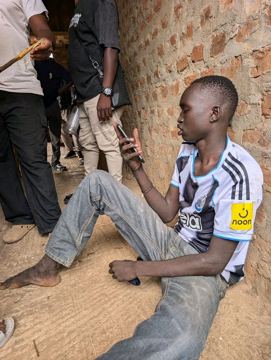 TimesJuba's tweet photo. A young boy in South Sudan was arrested for stealing money from mobile money attendants by pretending to make withdrawals. Rescued from a mob, he is now in Local Council custody. Authorities urge anyone who knows him to inform his parents. https://t.co/dNvloapHQZ https://t.co/GDTaz9s8ZS