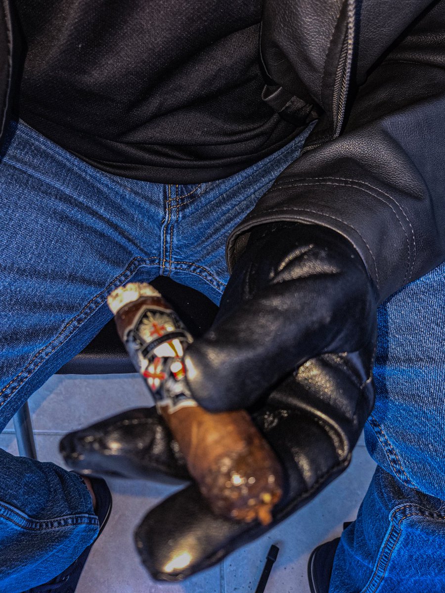 Alex🇨🇺 (Cigar Young Guy) tweet media