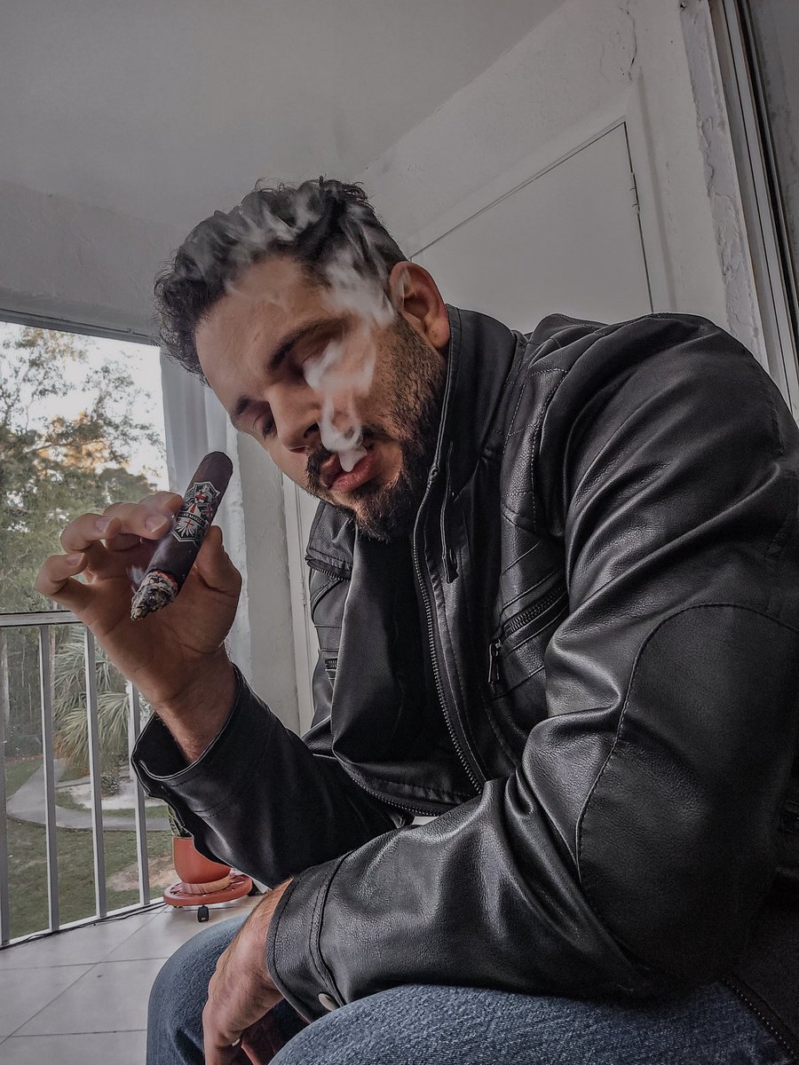 Alex🇨🇺 (Cigar Young Guy) tweet media